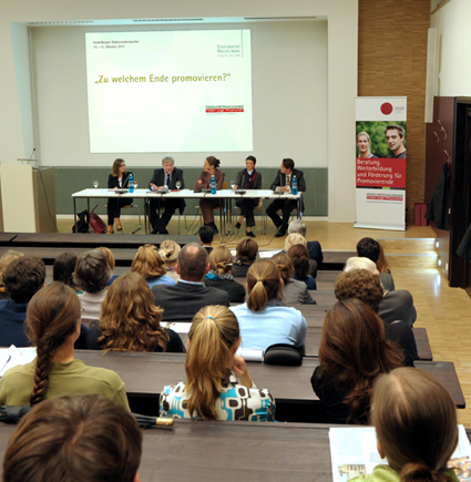 Photo: Podiums discussion at the doctoral student´s week 